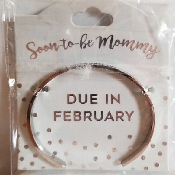February Soon To Be Mommy Due In Engraved Bracelet - Picture 2 of 7